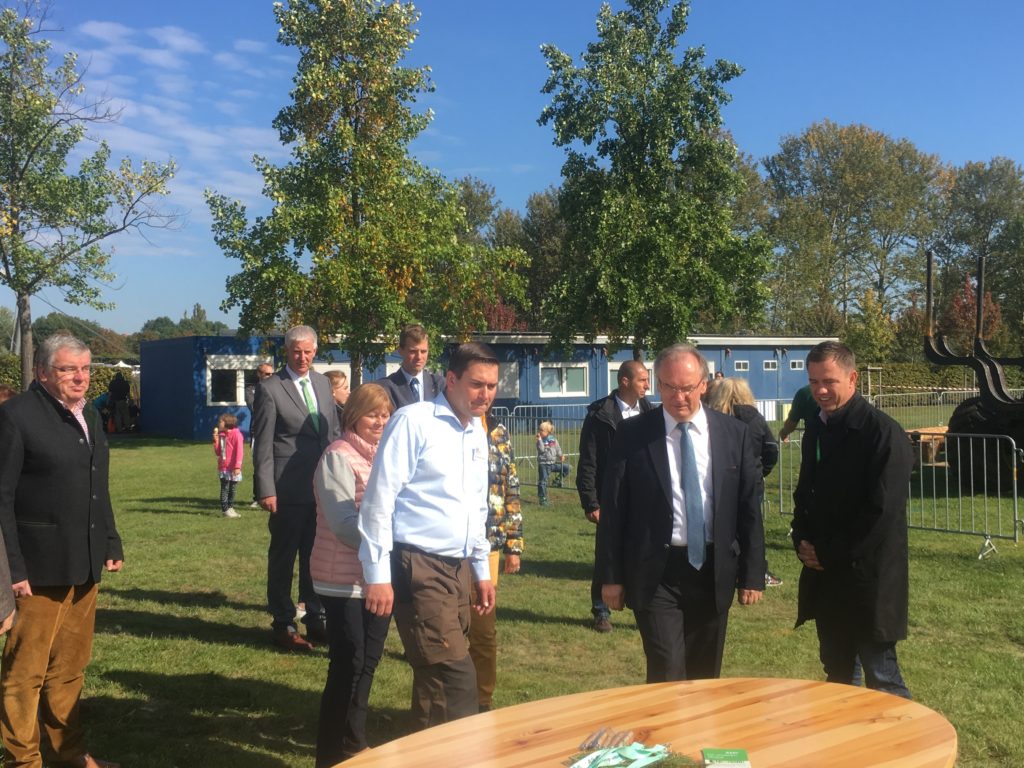 Ministerpräsident Dr. Reiner Haseloff und Abgeordneten des Landtags Sachsen-Anhalt